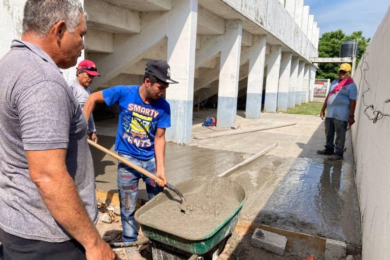 Rehabilitan vestidores y drenaje de baños en el ‘Perla Camaronera’