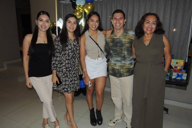 Celebra Conrado Chávez sus felices 37 años