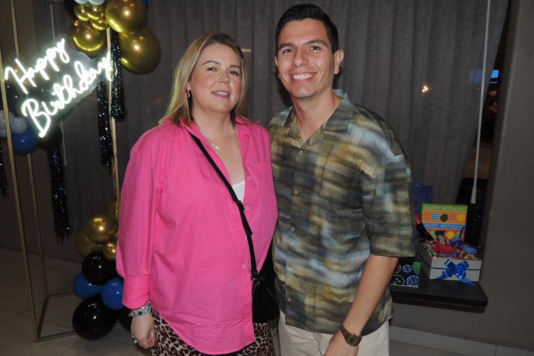 Celebra Conrado Chávez sus felices 37 años