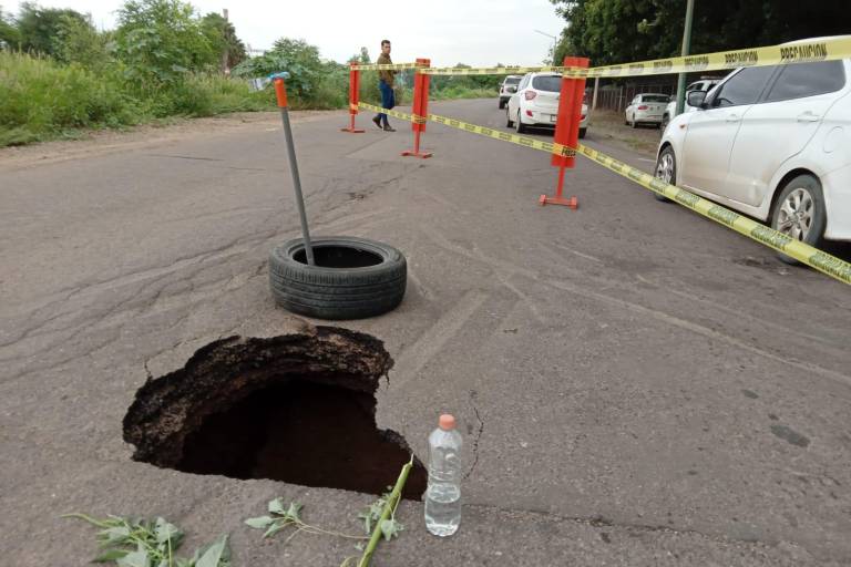 Otra tubería de JAPAC que ‘truena’ ocasiona segundo socavón en Culiacán