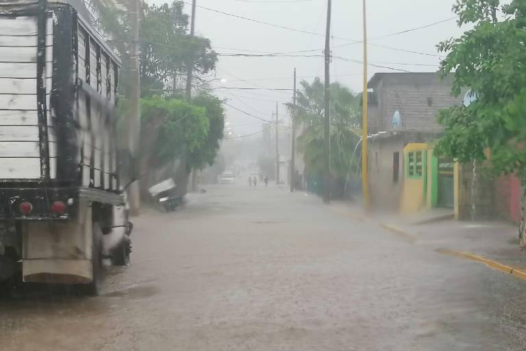 En Rosario, la lluvia nocturna provoca ‘apagones’ prolongados