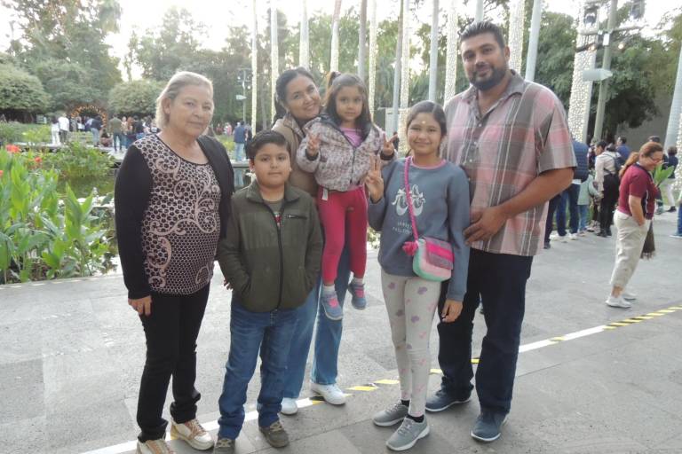 Disfrutan del jardín más brillante en el Botánico