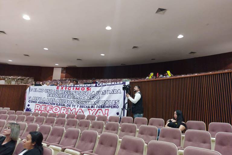 Agresiones a maestros en la UAS confronta a diputados del PAS y Morena en el Congreso