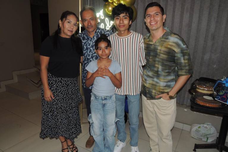 Celebra Conrado Chávez sus felices 37 años