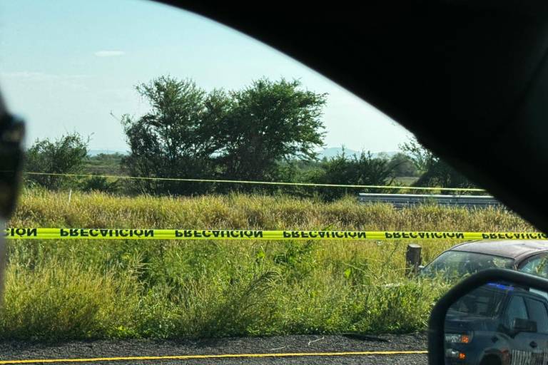 Balean camioneta sobre la autopista Mazatlán-Culiacán