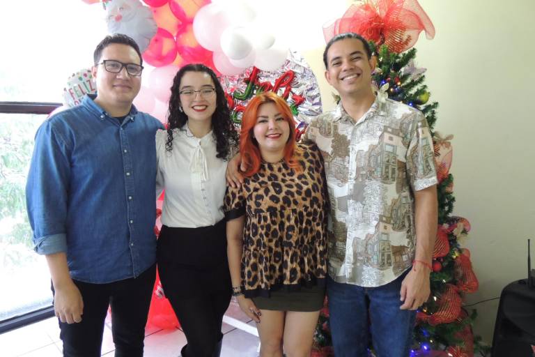 Celebran colaboradores de Datemex la Navidad con rico desayuno