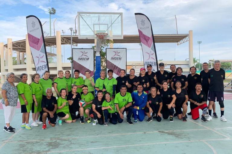 Recibe Mazatlán con los brazos abiertos a cachibolistas hidrocálidos