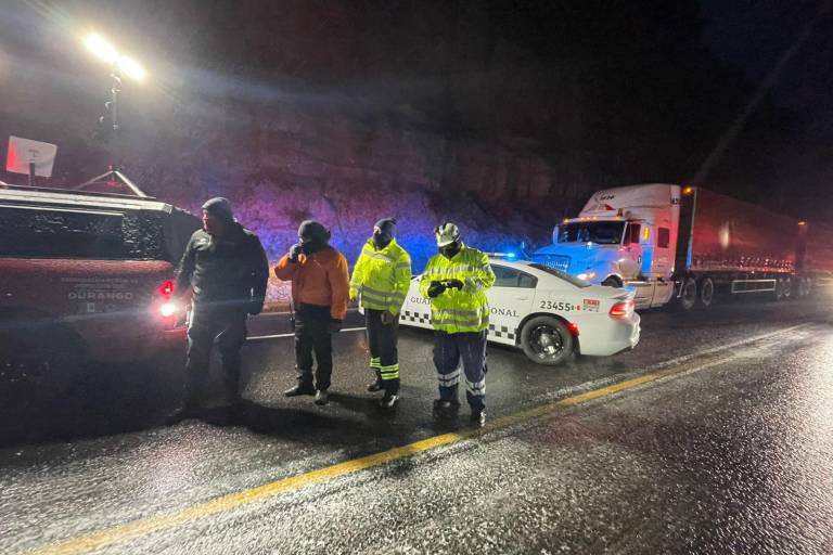 Permanecen abiertas las carreteras de Mazatlán a Durango tras mejorar las condiciones climatológicas