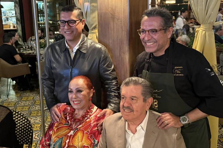 Festejan clientes y amigos 18 años del Restaurante Cayenna