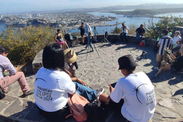 Todo listo para presenciar el eclipse total de sol en el Faro de Mazatlán