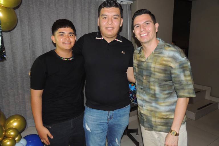 Celebra Conrado Chávez sus felices 37 años