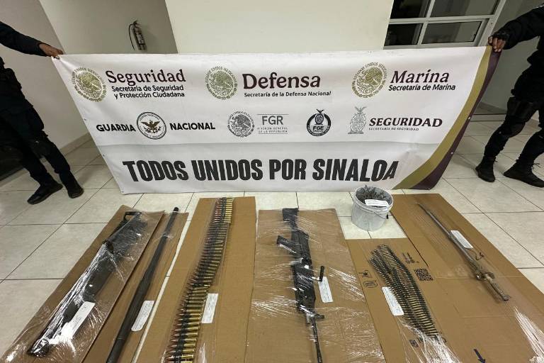 Aseguran ametralladoras, fusiles y una espada ensangrentada en Zapotillo, Mocorito