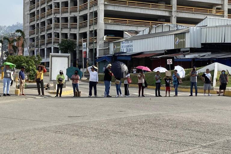 Con otro bloqueo en la costera, afectados por Otis exigen ser incluidos en censo
