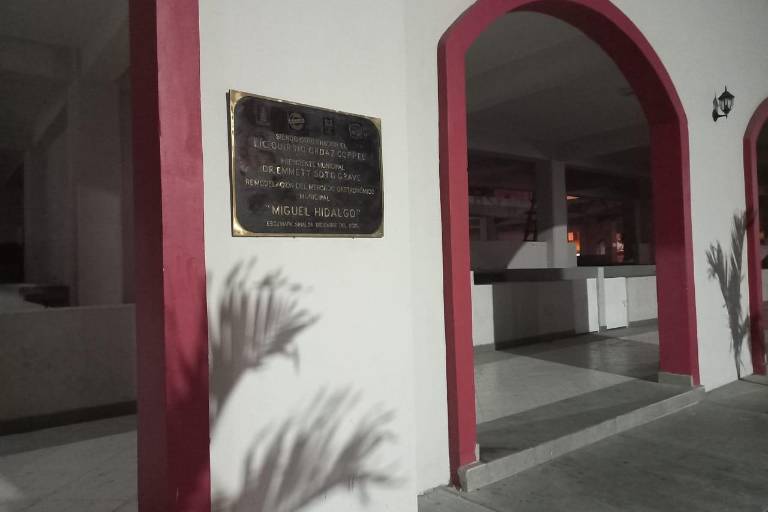 Locatarios del mercado de Escuinapa anuncian protestas porque aún no les entregan la obra terminada