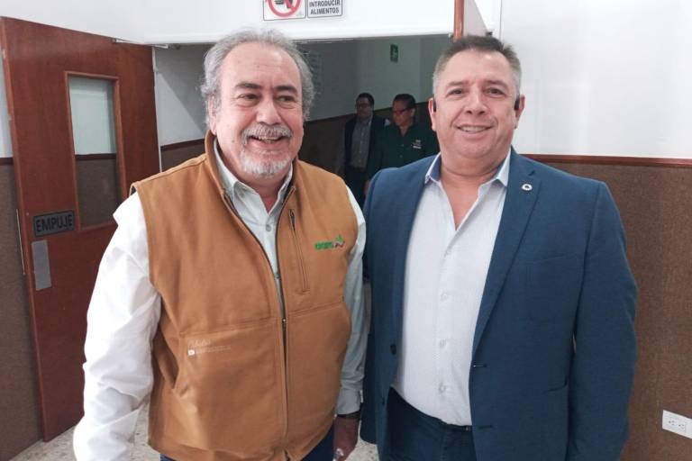 Acompañan a Enrique Riveros en su primer informe al frente de la AARC