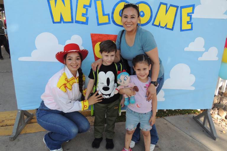Disfrutan alumnos de kínder divertido campamento