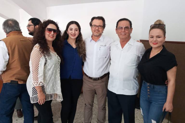Acompañan a Enrique Riveros en su primer informe al frente de la AARC