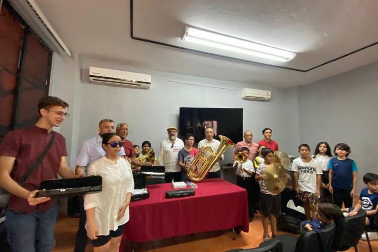 Entrega Isic instrumentos al Museo de Arte de Mazatlán