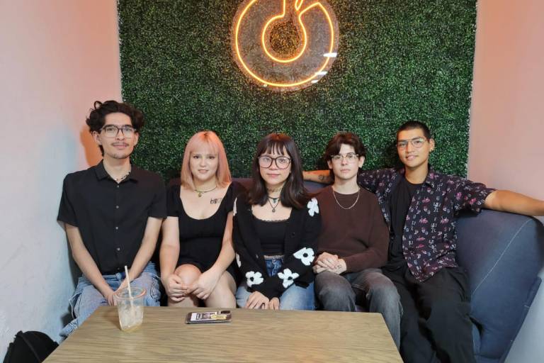 Jóvenes de Culiacán invitan a desahogarse con arte en ‘Jueves Negro Artístico’
