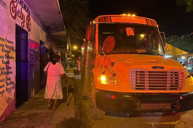 Al menos 30 personas son cobijadas ante ‘Roslyn’ en refugio de La Concha, Escuinapa