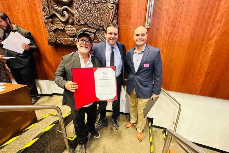 Venados de Mazatlán y José Luis Urquidy reciben reconocimientos en el Senado de la República