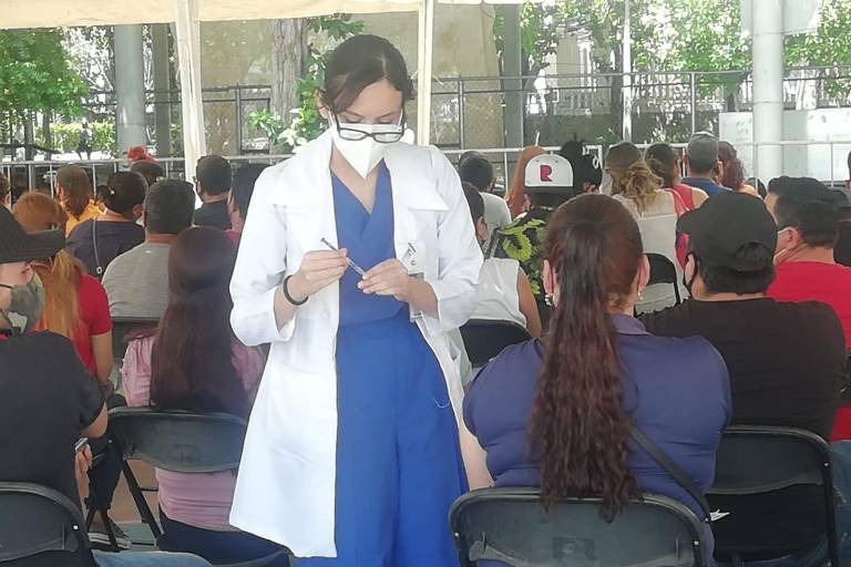 Arribarán 400 mil dosis de Sinovac para completar vacunación de personas de 30 años en adelante en Sinaloa