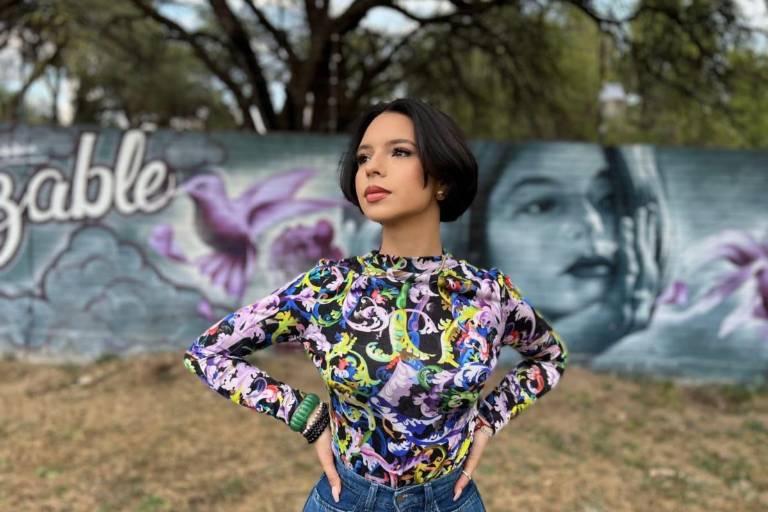 Ángela Aguilar estrena el video del tema ‘Fuera de Servicio’