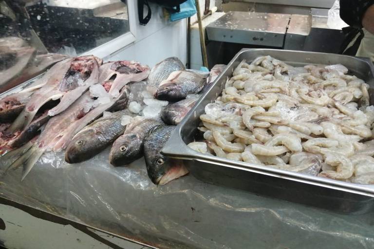 Previo a la Cuaresma, así se mantienen los precios de pescados y mariscos en el Mercado Garmendia de Culiacán