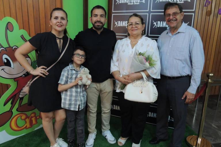 Brinda DANSTUDIO Cln homenaje a ‘Cri Cri’