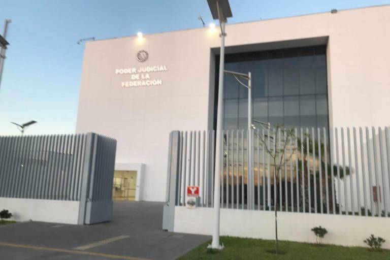 Vinculan a proceso a migrante y a 4 agentes de INM por incendio en Juárez