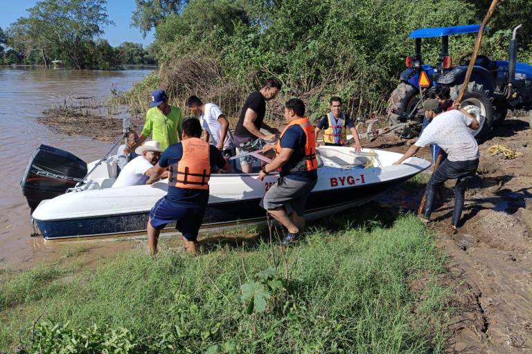 Evacuan a más de 100 personas en Guasave por desbordamiento del río Sinaloa