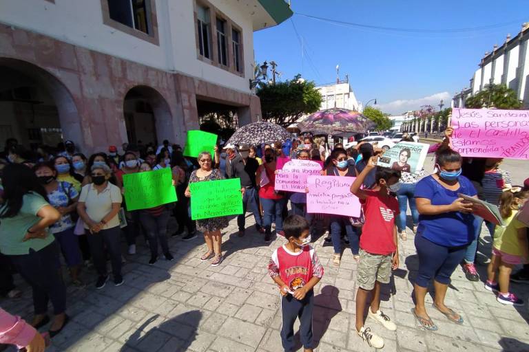 Morenistas de Mazatlán protestan contra el PAS de Cuén