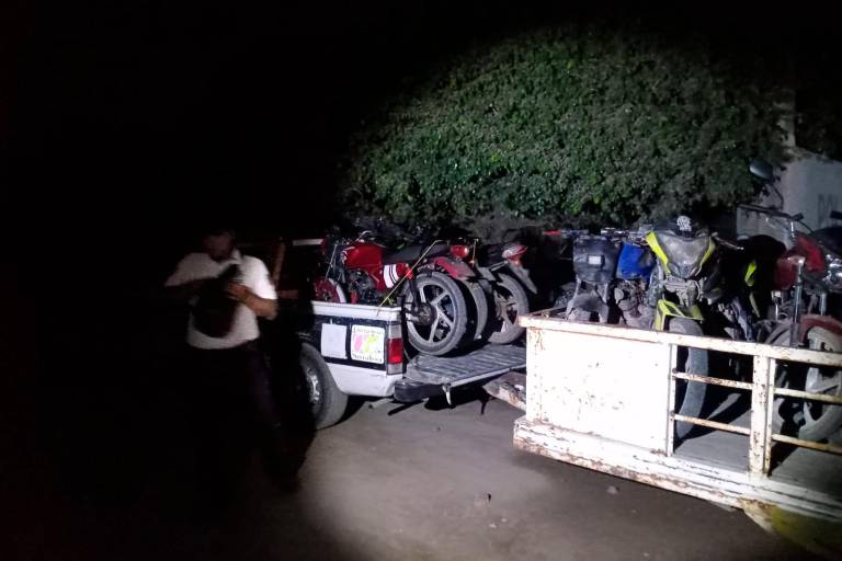 Aseguran 12 motocicletas en Isla del Bosque, en Escuinapa, por irregularidades