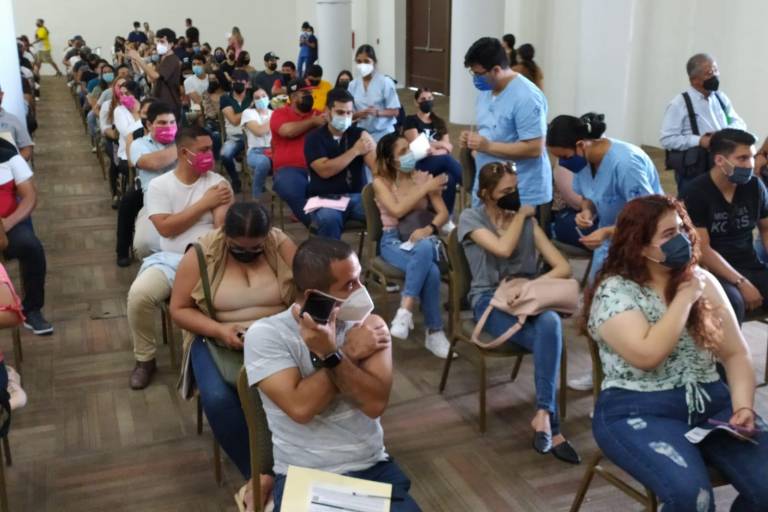 Regreso a clases presenciales dependerá de la vacunación, no del semáforo epidemiológico: Quirino