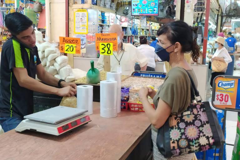 Bajan ventas de mercados en Mazatlán, pero también los precios se regularizan