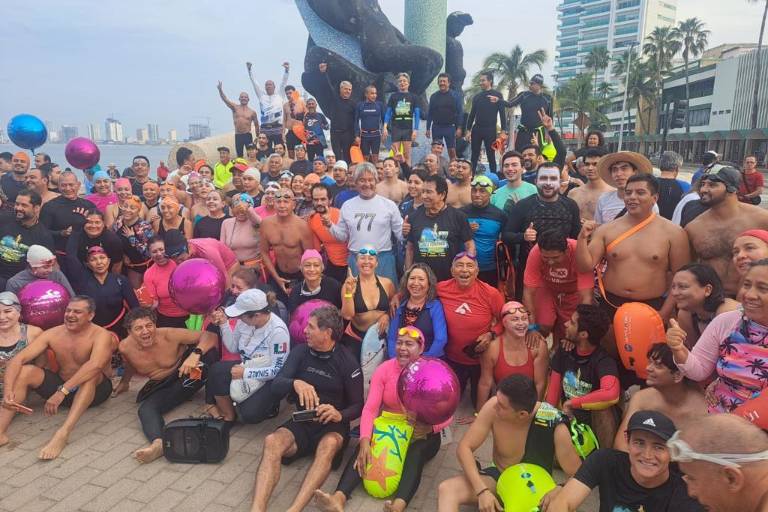 Alcanzan meta esperada en Travesía Anual de Natación