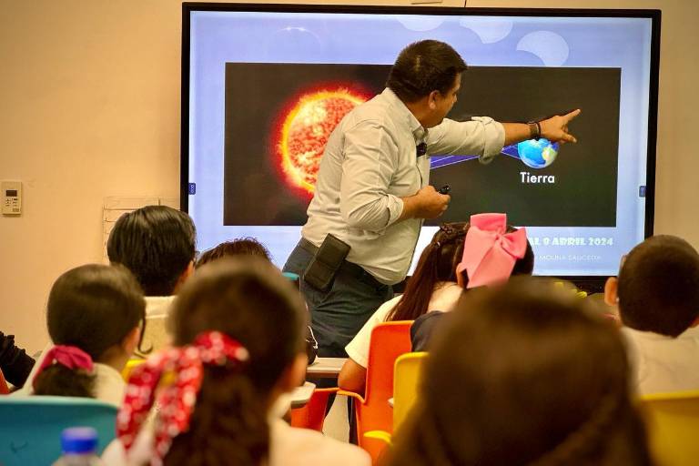 SEPyC capacitó a 6 mil docentes en relación al eclipse solar que será visible desde Sinaloa
