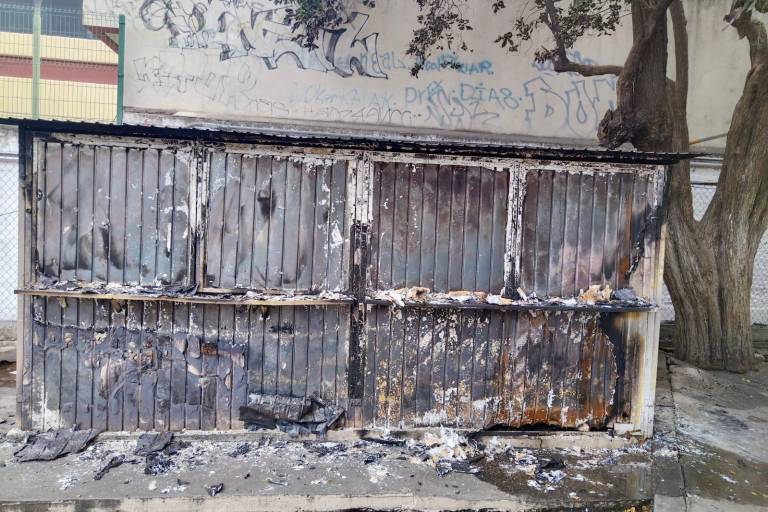 Denuncian robo e incendio de tiendita escolar en primaria de Culiacán