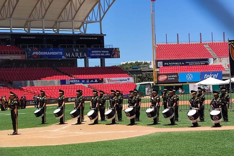 Compiten las mejores bandas de guerra a nivel primaria del país en Mazatlán