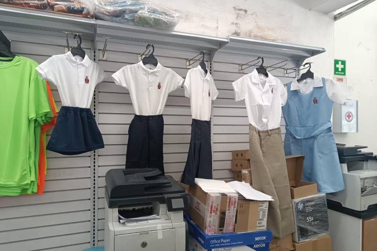 Comercios se alistan para el canje de uniformes escolares del ciclo 2024-2025
