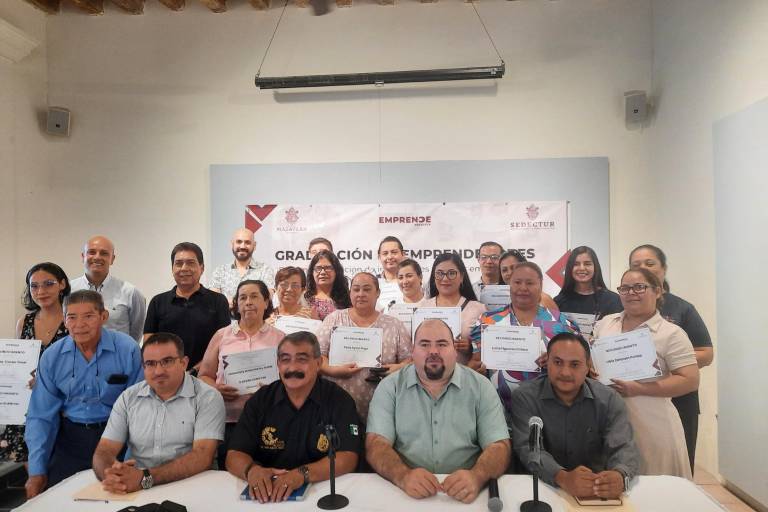 Se gradúan 19 del programa Emprende Sedectur en Mazatlán