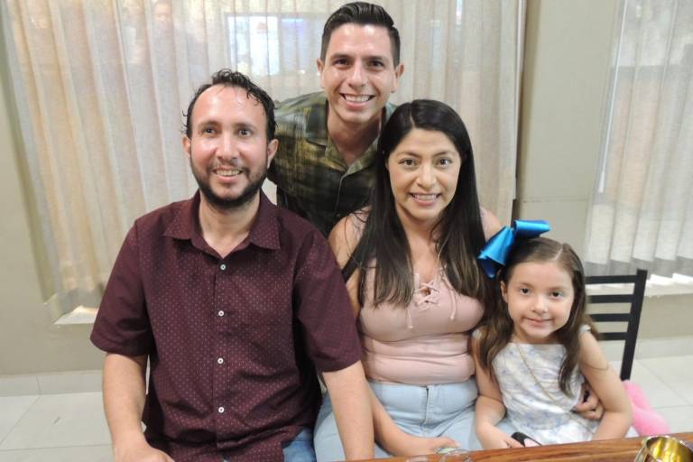 Celebra Conrado Chávez sus felices 37 años