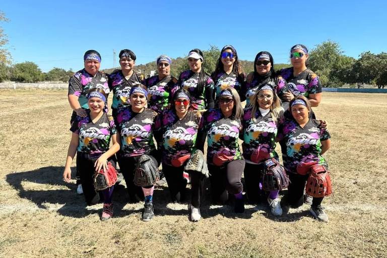 Reales empareja serie de playoffs en Liga de Softbol, en Club Chololos
