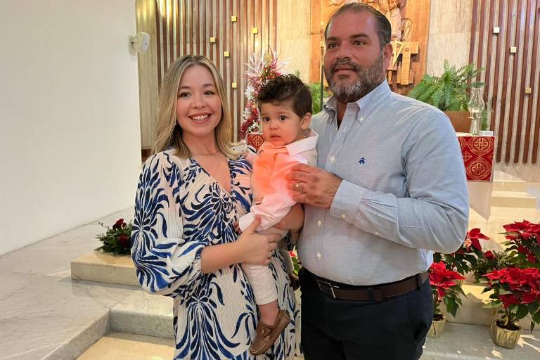 Recibe Alejandro López Cárdenas las aguas del bautizo