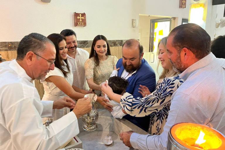 Recibe Alejandro López Cárdenas las aguas del bautizo