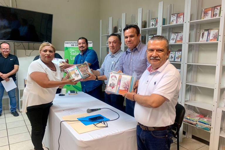 Entregan acervo a mediadores de lectura de Sinaloa