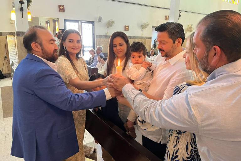 Recibe Alejandro López Cárdenas las aguas del bautizo