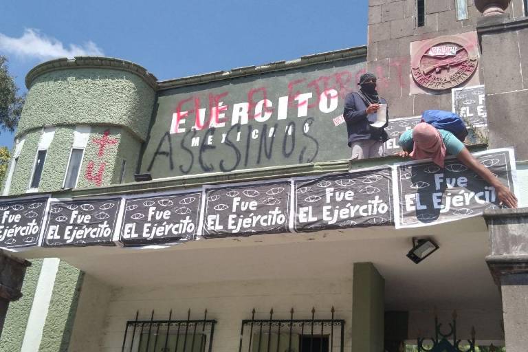 Abogados acusan a Segob de presentar pruebas falsas contra militares por caso Ayotzinapa; denunciarán a Encinas
