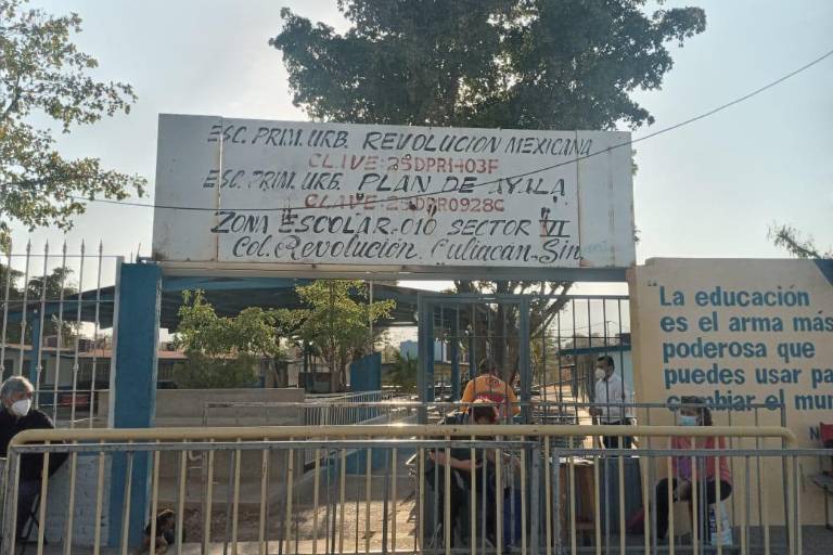 Centro de vacunación de la Colonia Amistad, en Culiacán, listo para recibir a adultos mayores