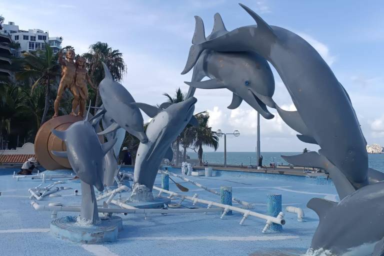 Supervisa Alcalde de Mazatlán inicio de rehabilitación al Monumento a la Continuidad de la Vida